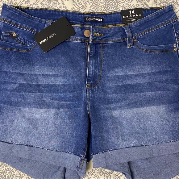 Fashion Nova Cuffed Shorts - Picture 3 of 9